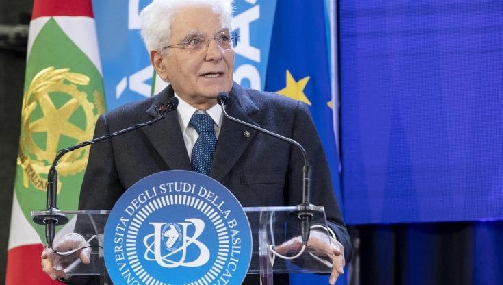 Mattarella avvisa il governo: “I profughi scappano per cercare un futuro”