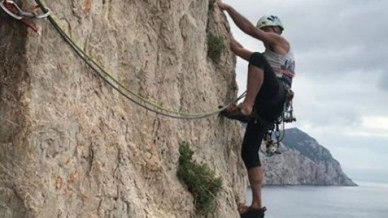 Sardegna, noto alpinista Stenghel muore precipitando dall'isola di Tavolara