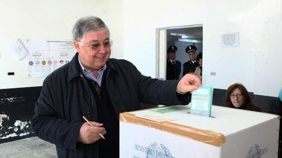 Regionali, Zingaretti in Calabria per incontrare Callipo. Slittano le candidature M5S. Oliverio tenta l'opzione sardine