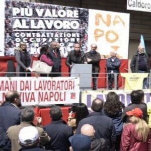 Napoli, Primo maggio in 3 piazze: la festa divide Comune, sindacati e antagonisti