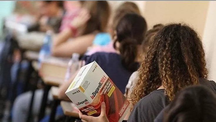 Maturità 2023, prima prova: D'Annunzio e Svevo tra le probabili tracce, ma anche Don Milani e la Costituzione. Guerra in Ucraina e intelligenza artificiale per l'attualità