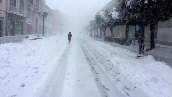 Maltempo:Mastella chiude il cimitero e annulla mercato per neve