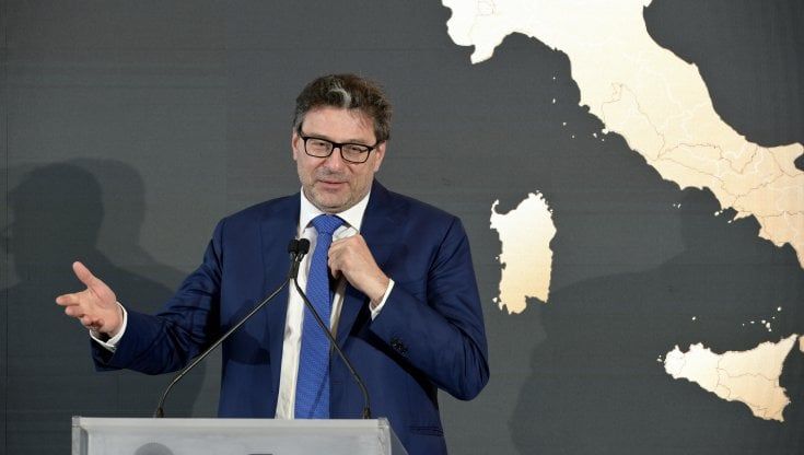 Confcommercio, Giorgetti:  "Possibile raggiungere il 5% di crescita, livelli pre-crisi a fine 2022"