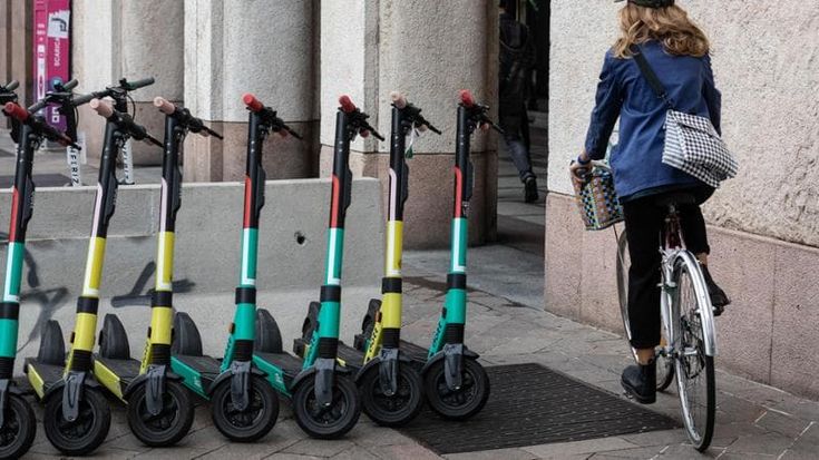 Monopattini elettrici, dal 16 luglio scatta l’obbligo Rc. Ma per 2 anni niente risarcimento diretto