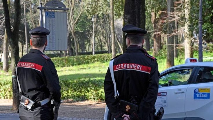 “Voleva violentarmi, è spuntato da dietro un cespuglio”. A Villa Borghese ora è caccia all’uomo