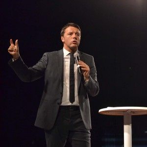 Lavoro, Renzi: "Entro 8 mesi il nuovo codice, ridurre il numero di contratti"