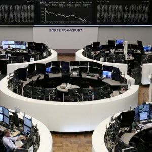 Le Borse di oggi, 31 luglio. Le Borse girano in rosso con i titoli energetici, non basta il rally tecnologico