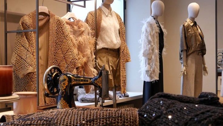 Carolina Cucinelli racconta lo stile di famiglia: manodopera artigianale e materiali innovativi