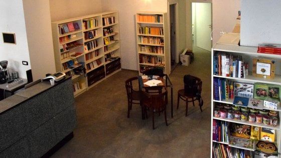 Bari, restituiscono libri rubati dopo l'appello social della libreria: "Non li denunceremo"