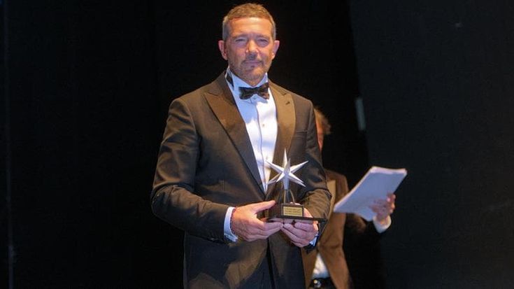 Banderas, il ritorno al teatro: “È il mio rifugio, non faccio più parte del giro di Hollywood”