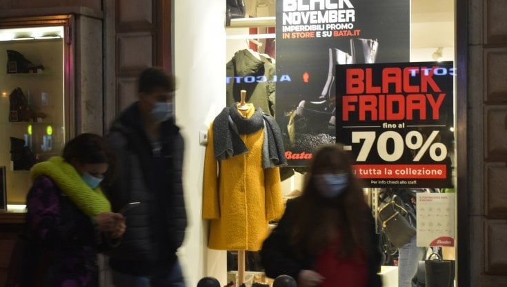 Black Friday: boom di acquisti online per caffè, cellulari, borse e playstation