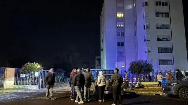 Paura a Latina, esplode un ordigno davanti al portone di un palazzo: quattro residenti in ospedale