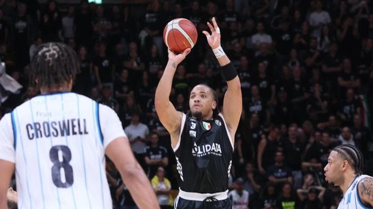 Basket, Milano rialza la testa. Bologna vince all’overtime, ok Brescia e Trieste