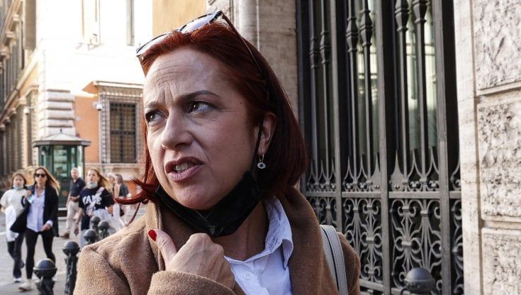 Senato, Laura Granato (Ac) non mostra il Green Pass ma entra a palazzo Madama. Il consiglio di presidenza: "Non si entra senza certificato"
