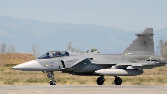 Svezia e India, intesa in campo militare: insieme per produrre il nuovo supercaccia Gripen