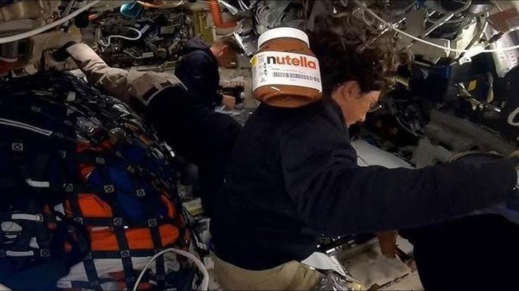 Un barattolo di Nutella nello Spazio con Artemis II: la scena trasmessa in diretta diventa virale
