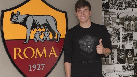 Roma, ufficiale il primo colpo: Coric firma per 5 anni 