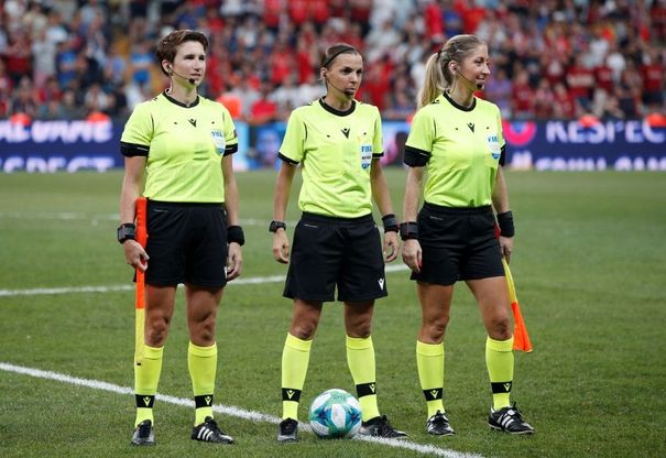 Supercoppa europea, Stephanie Frappart prima donna ad arbitrare una finale Uefa