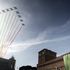 4 novembre, frecce tricolore e fiori in memoria delle vittime della Grande Guerra 