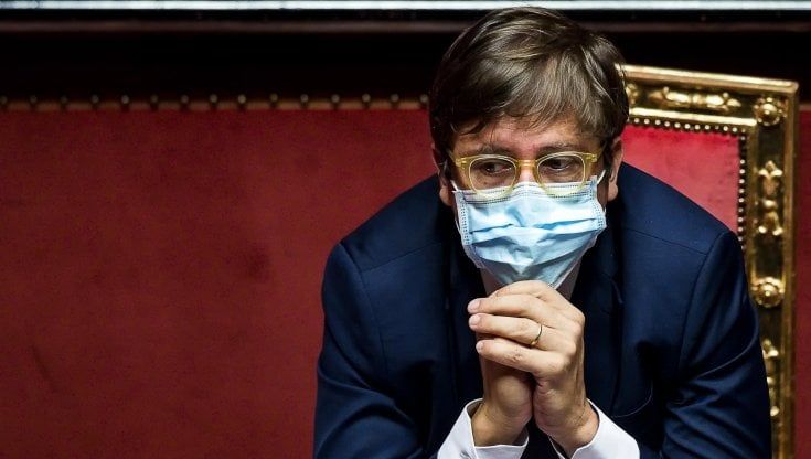 Dpcm, Sileri: "È un provvedimento transitorio, non dobbiamo avere paura. Se il virus aumenta andranno chiuse città o regioni"