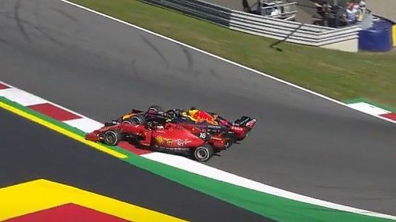 Gp Austria, Verstappen e il sorpasso 'proibito': i giudici gli danno ragione, Leclerc secondo e beffato