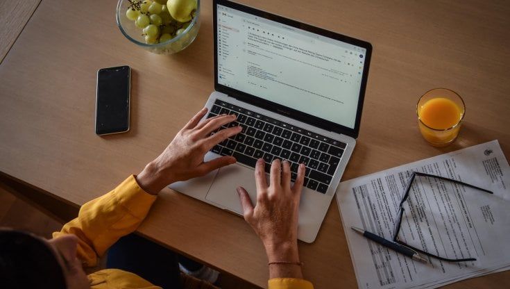 Assegno unico potenziato, smart working ma solo per i “fragili”: gli interventi per la famiglia