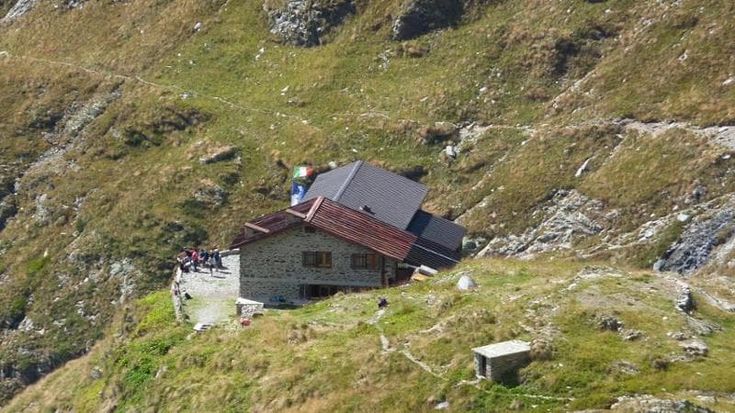Tragedia sulle Orobie bergamasche: escursionista 25enne muore precipitando per cento metri