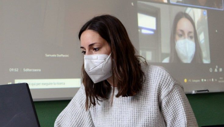 Scuola, settimana corta e Dad: la proposta per risparmiare energia. Misure anti-Covid, Miur: no didattica integrata per i positivi