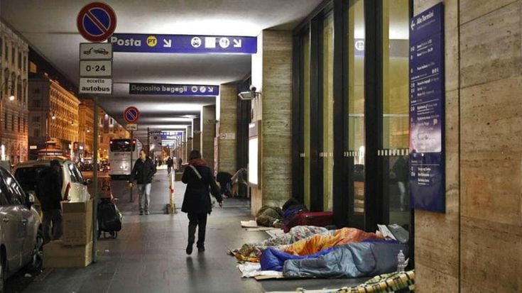 Tende per i senzatetto, ora è scontro politico. “No alla tensostruttura a San Lorenzo”