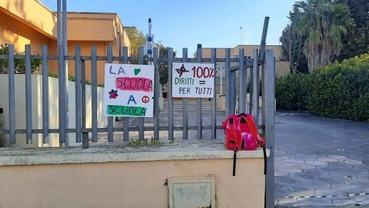 Studenti pugliesi tutti a casa, un ricorso e qualche protesta contro l'ordinanza di Emiliano che impone la didattica a distanza