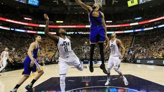 Basket, play-off Nba: anche Utah si arrende, Golden State in finale a Ovest