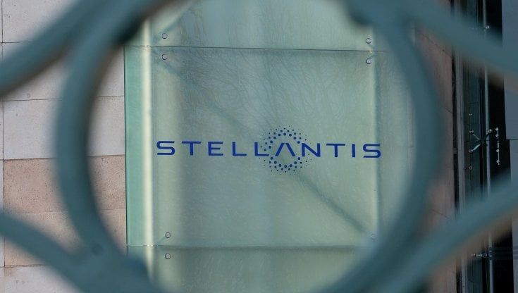 Mancano i chip, si ferma la Sevel: cassa integrazione nello stabilimento dei furgoni di Stellantis