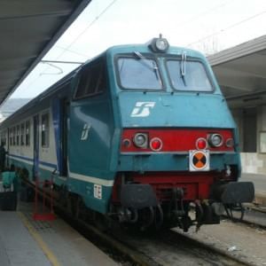 Trieste, profughi sui binari: treni in ritardo