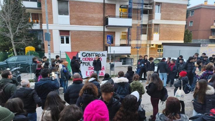 Caso Albanese all’istituto Mattei,il preside sotto ispezione. I docenti: “Attacco politico”