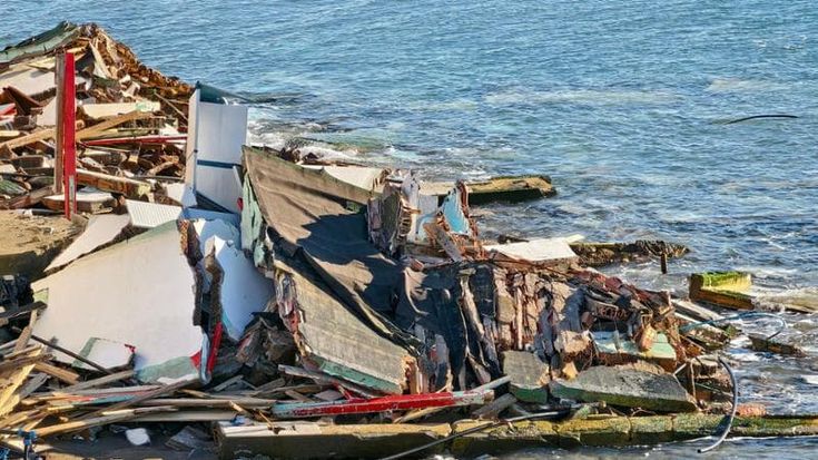 Ostia, un’altra mareggiata: litorale devastato dal maltempo