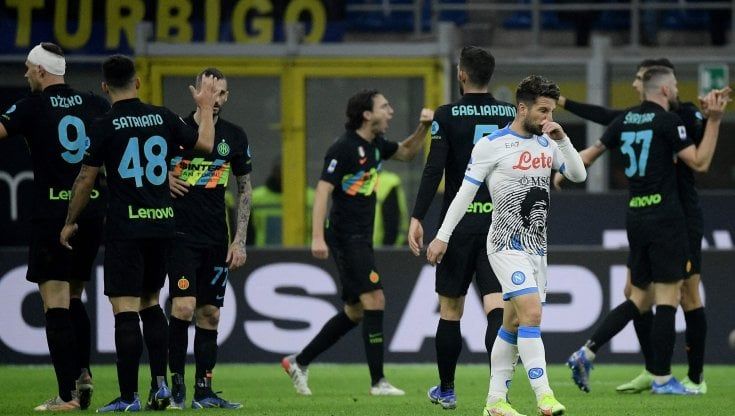Inter-Napoli 3-2: Calhanoglu, Perisic e Lautaro rimettono i nerazzurri in corsa scudetto