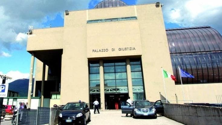 Sant'Antonio Abate, ricatta la ex per mesi con foto e video intimi: arrestato per revenge porn