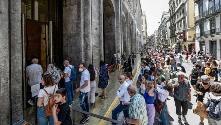 Gallerie d’Italia a Napoli, in quattromila il primo giorno: è subito boom per il nuovo palazzo dell’arte in via Toledo