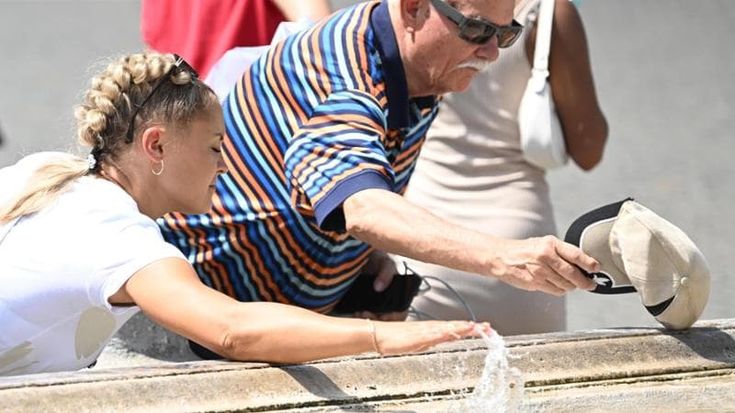 Caldo, a Bari in distribuzione acqua e sali minerali: banchetti dalle 9,30 nelle zone più frequentate e sulle spiagge