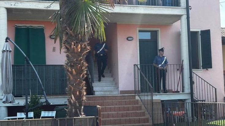 Orzinuovi, blitz dei carabinieri nel covo della banda di rapinatori in villa: i militari sparano