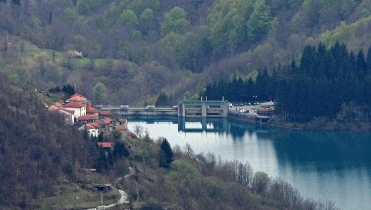 Al Brugneto è guerra dell’acqua: i milioni di metri cubi di oro blu che dividono Genova e l’Emilia