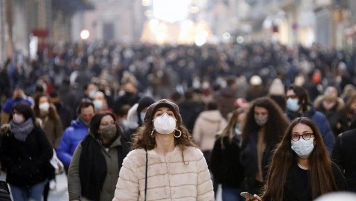 Covid e shopping di Natale, cosa rischiamo se non rispettiamo le distanze