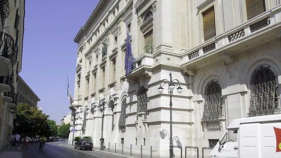 Foggia, portavano in banca l'incasso dell'ufficio anagrafe: rapinati due dipendenti comunali