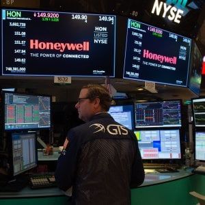 Mercati positivi, Milano +0,6%