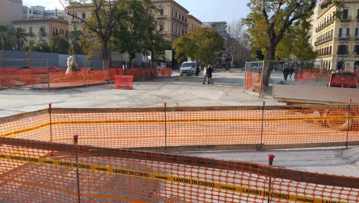 Smobilitano i camion, il Politeama è finalmente libero