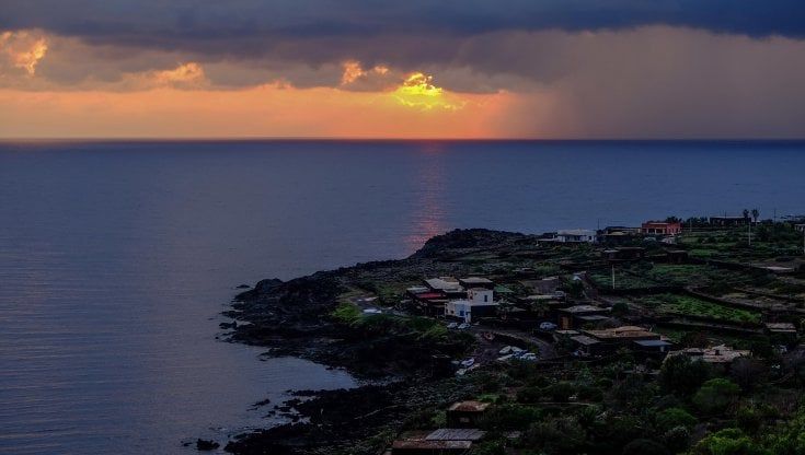 Pantelleria non risponde: tranciato il cavo, telefoni muti