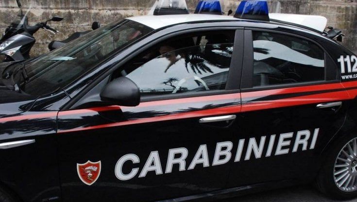 Movida, notte di controlli: trovato 16enne con un coltello in piazza Bellini