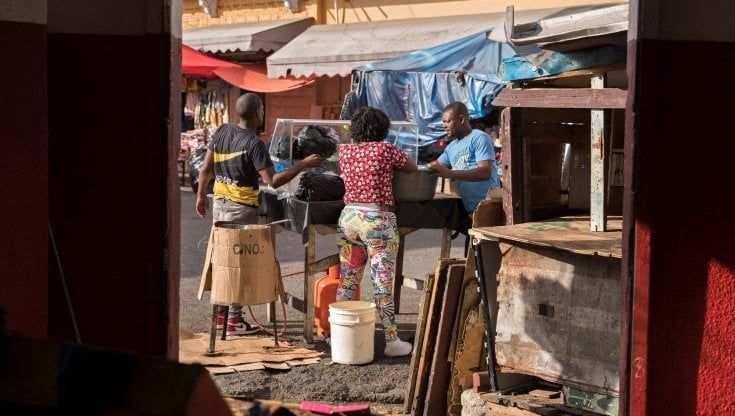 La Repubblica dominicana fa come Trump col Messico: alza un muro contro disperati e spacciatori da Haiti