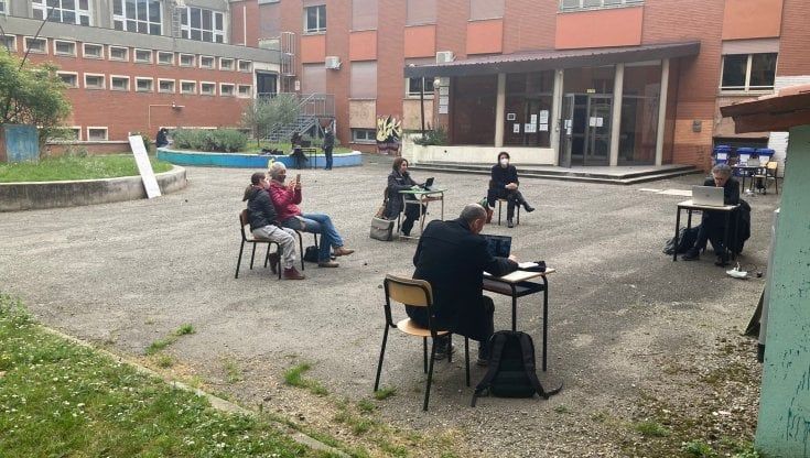 Scuola, i contagi continuano a crescere: "Gli istituti scolastici sono diventati Asl"