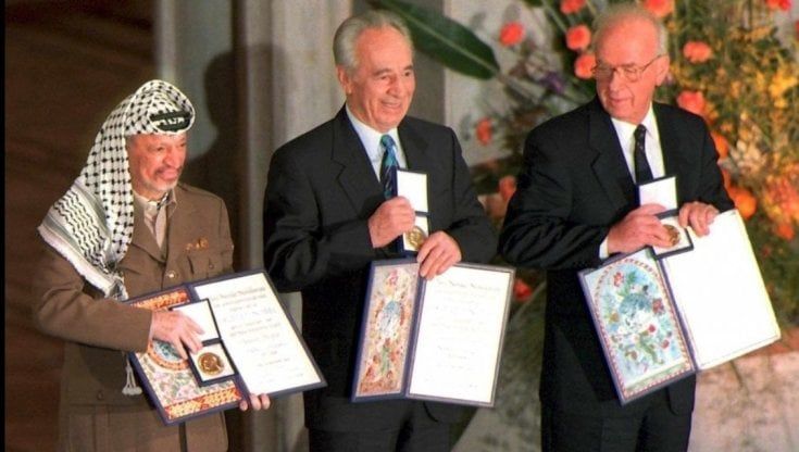 A Napoli una strada per Arafat, la protesta della Comunità ebraica: "Si poteva scegliere di intitolarla a tutti e tre i Premi Nobel per la Pace, compresi Rabin e Peres"
